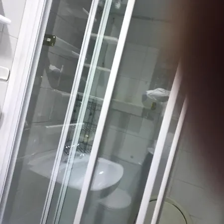 With 2 Bedrooms In With Terrace *