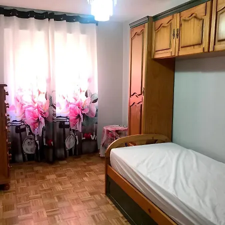 With 2 Bedrooms In With Terrace Apartment *